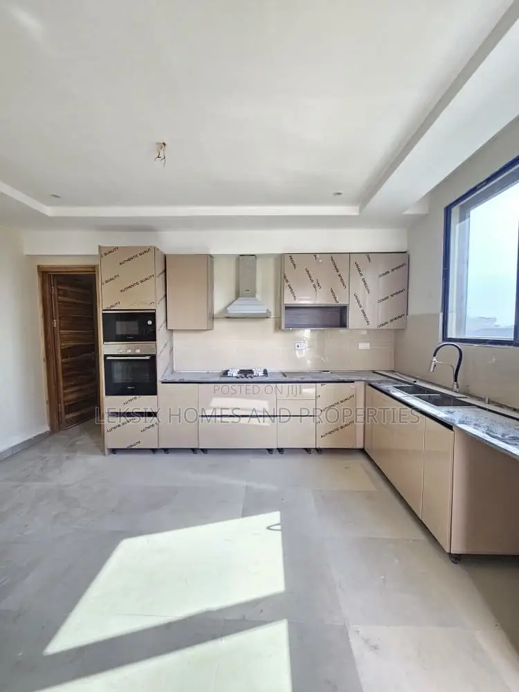 3bdrm Apartment in A Well Serene And, Lekki Phase 1 for sale