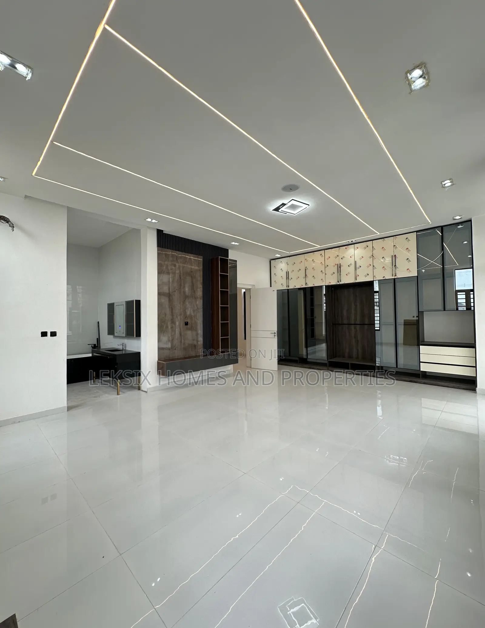 5bdrm Duplex in A Well Secured, Chevron for sale