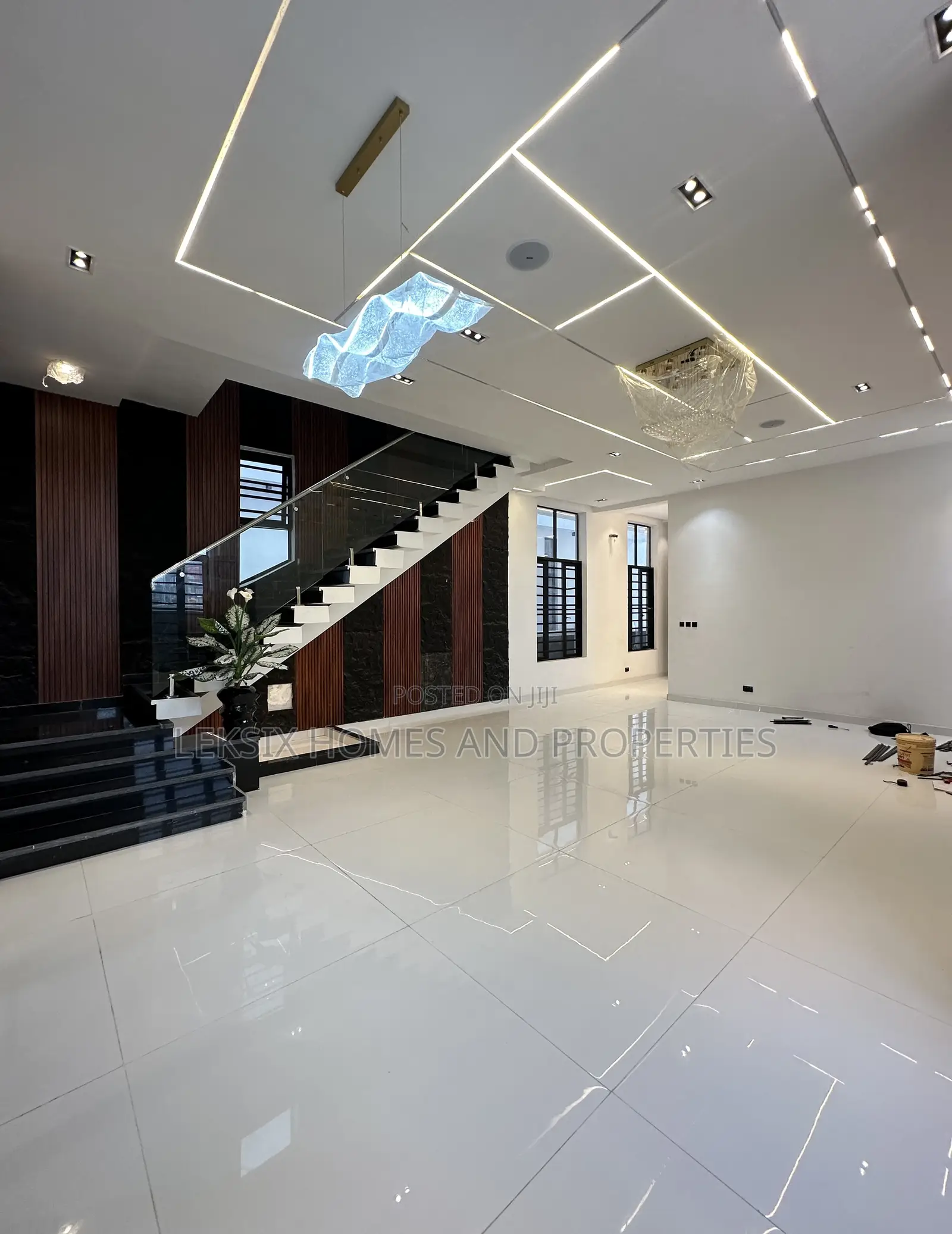 5bdrm Duplex in A Well Secured, Chevron for sale