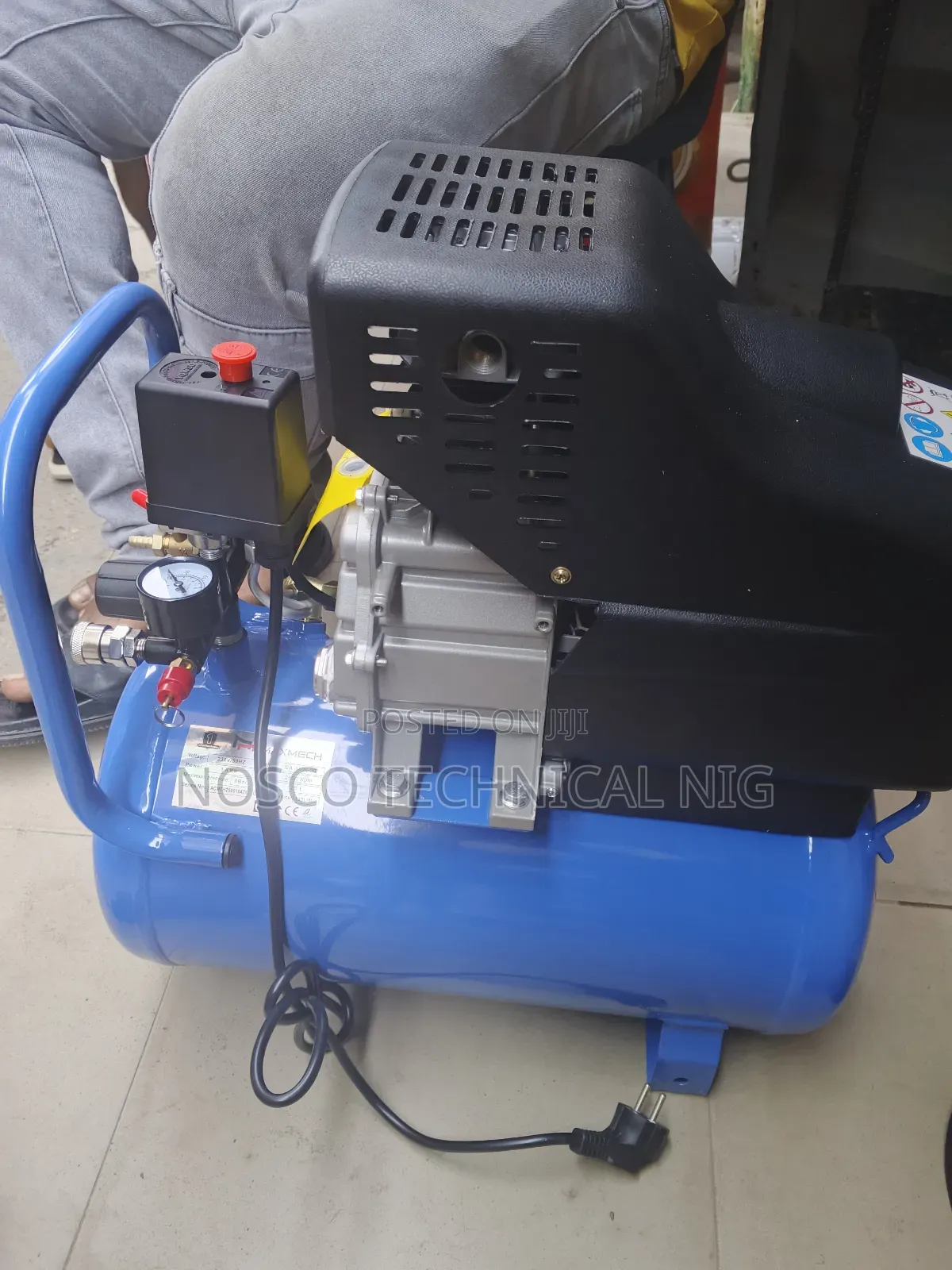 25lite of Maxmech Air Compressor