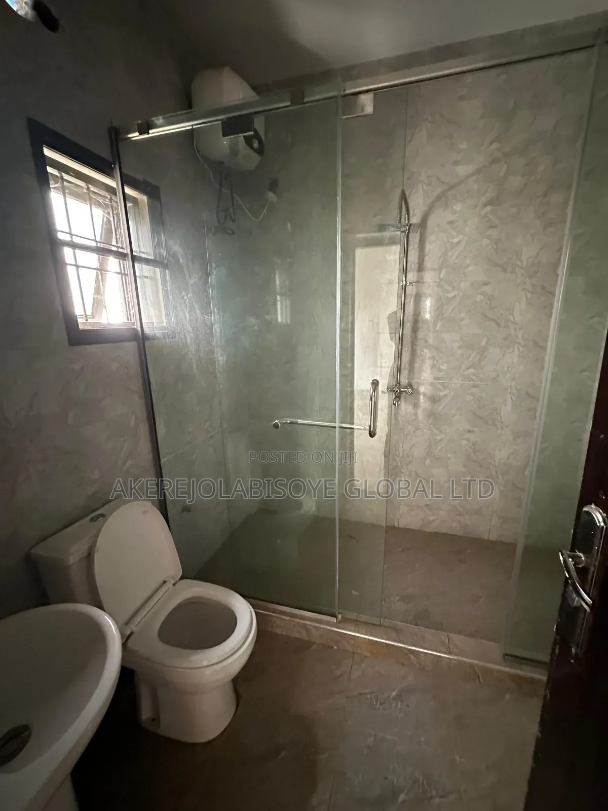 5bdrm Duplex in In An Estate for sale