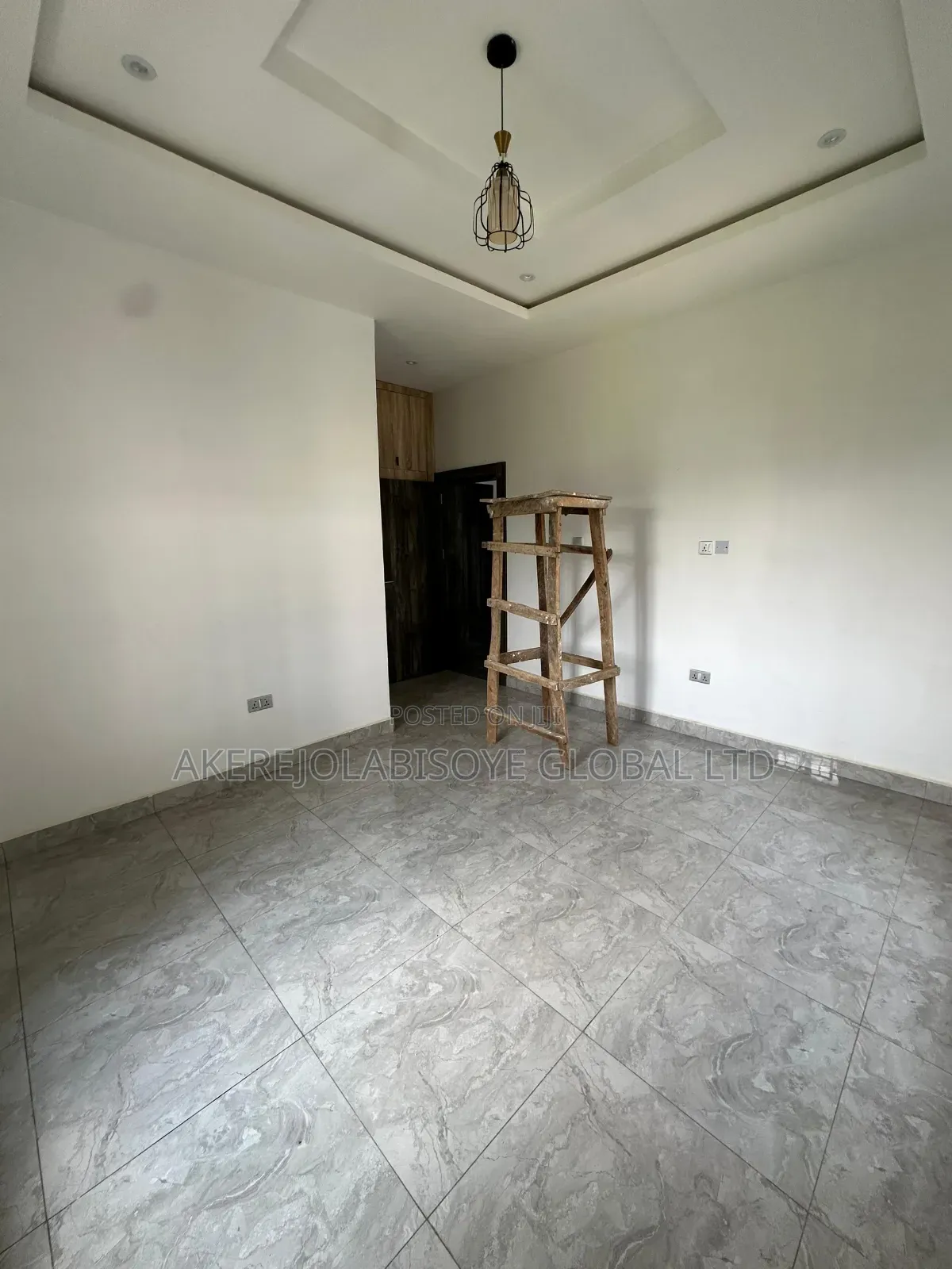 5bdrm Duplex in In An Estate for sale
