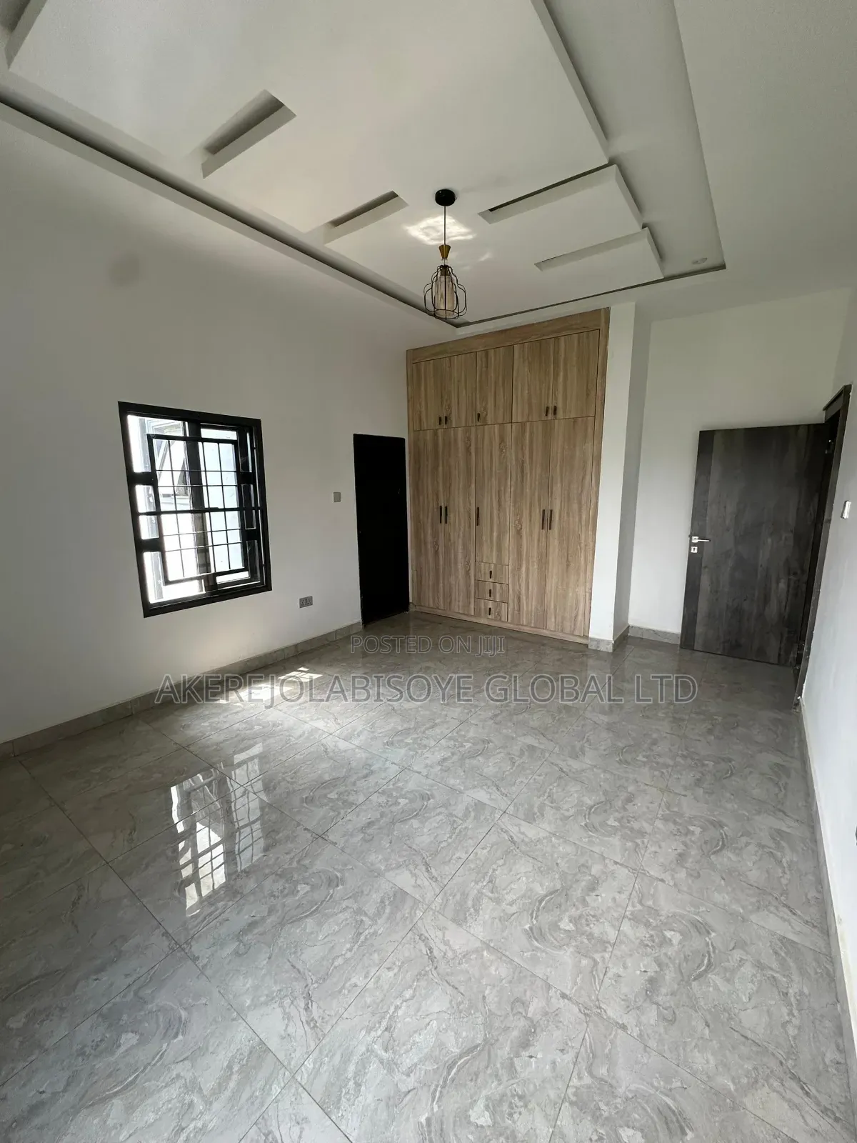 5bdrm Duplex in In An Estate for sale