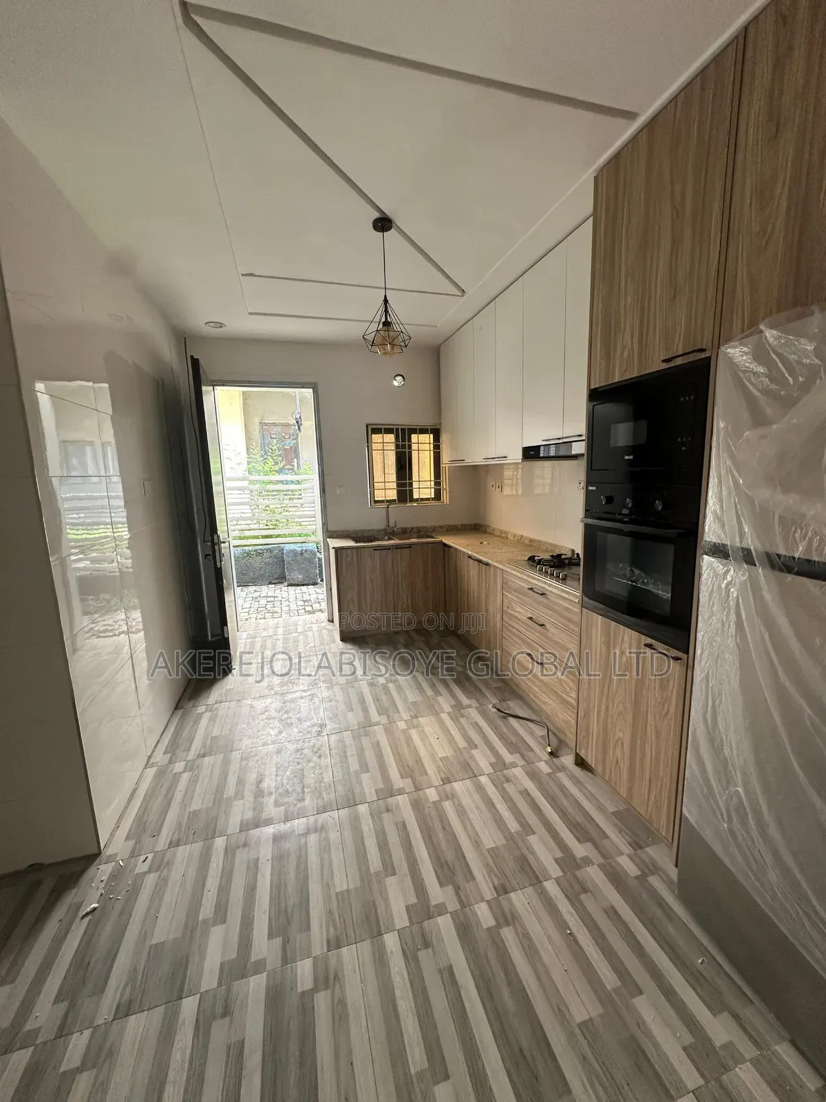 3bdrm Duplex in In An Estate for rent