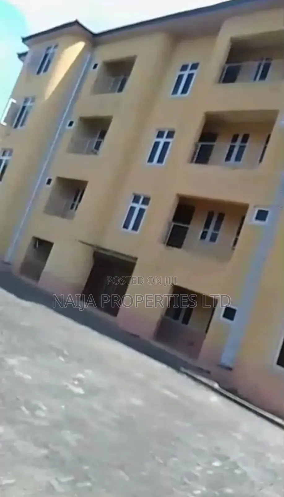 3bdrm Block of Flats in Victoria Island for sale
