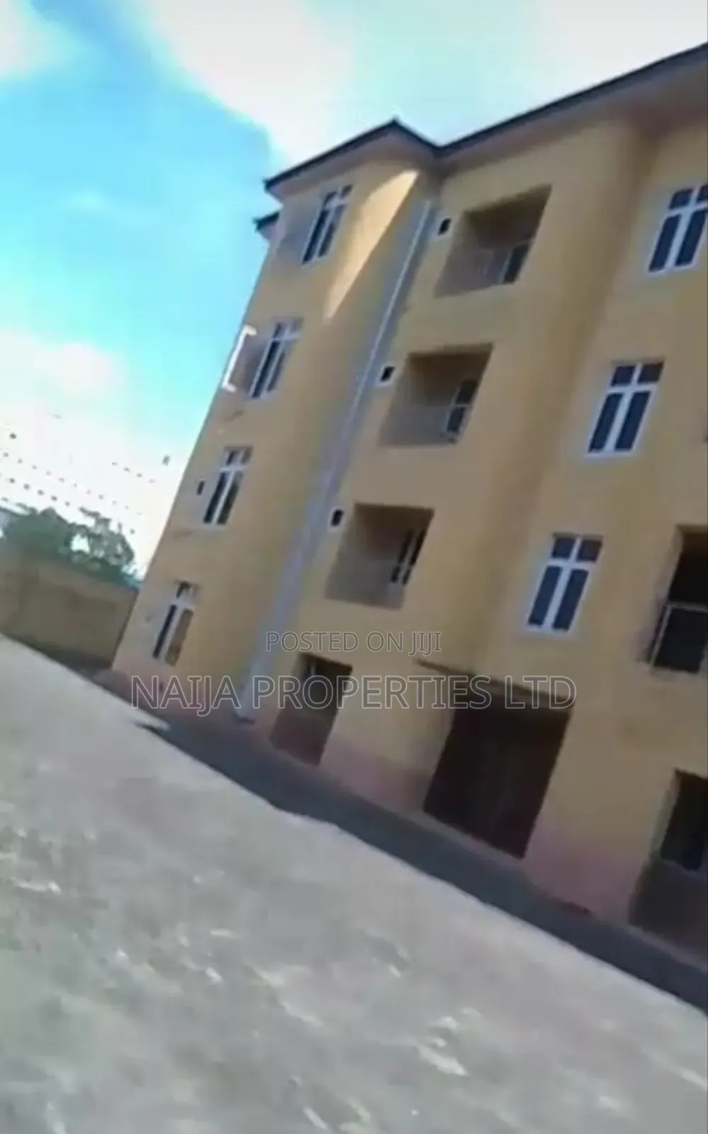 3bdrm Block of Flats in Victoria Island for sale