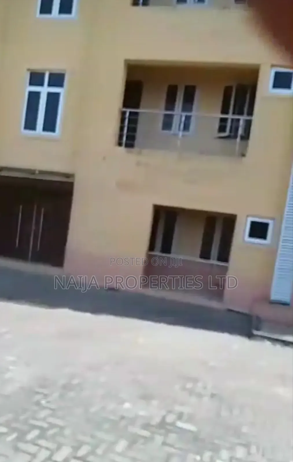 3bdrm Block of Flats in Victoria Island for sale