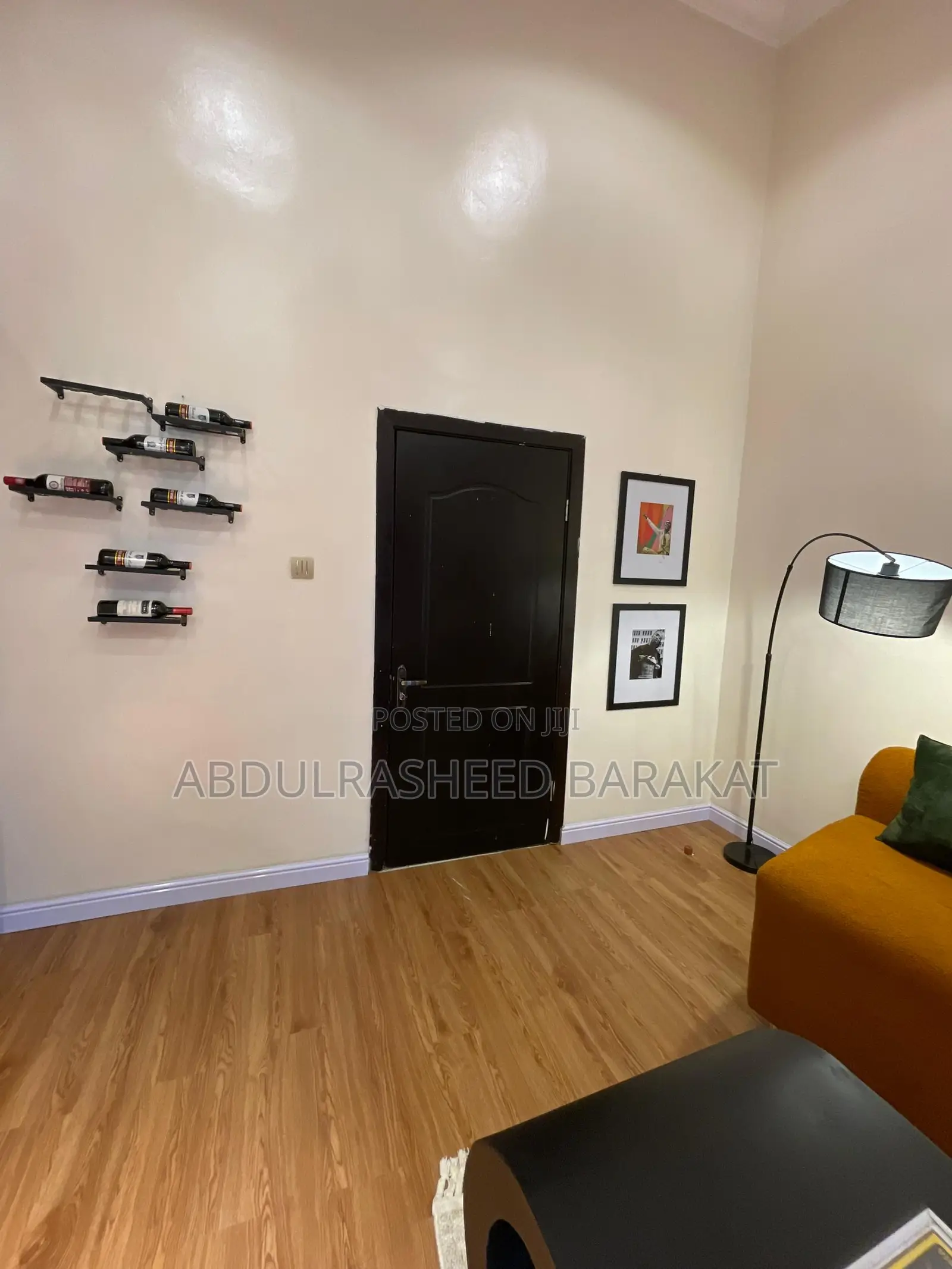 Luxury Studio Apartment With Pool and Gym Bathtub