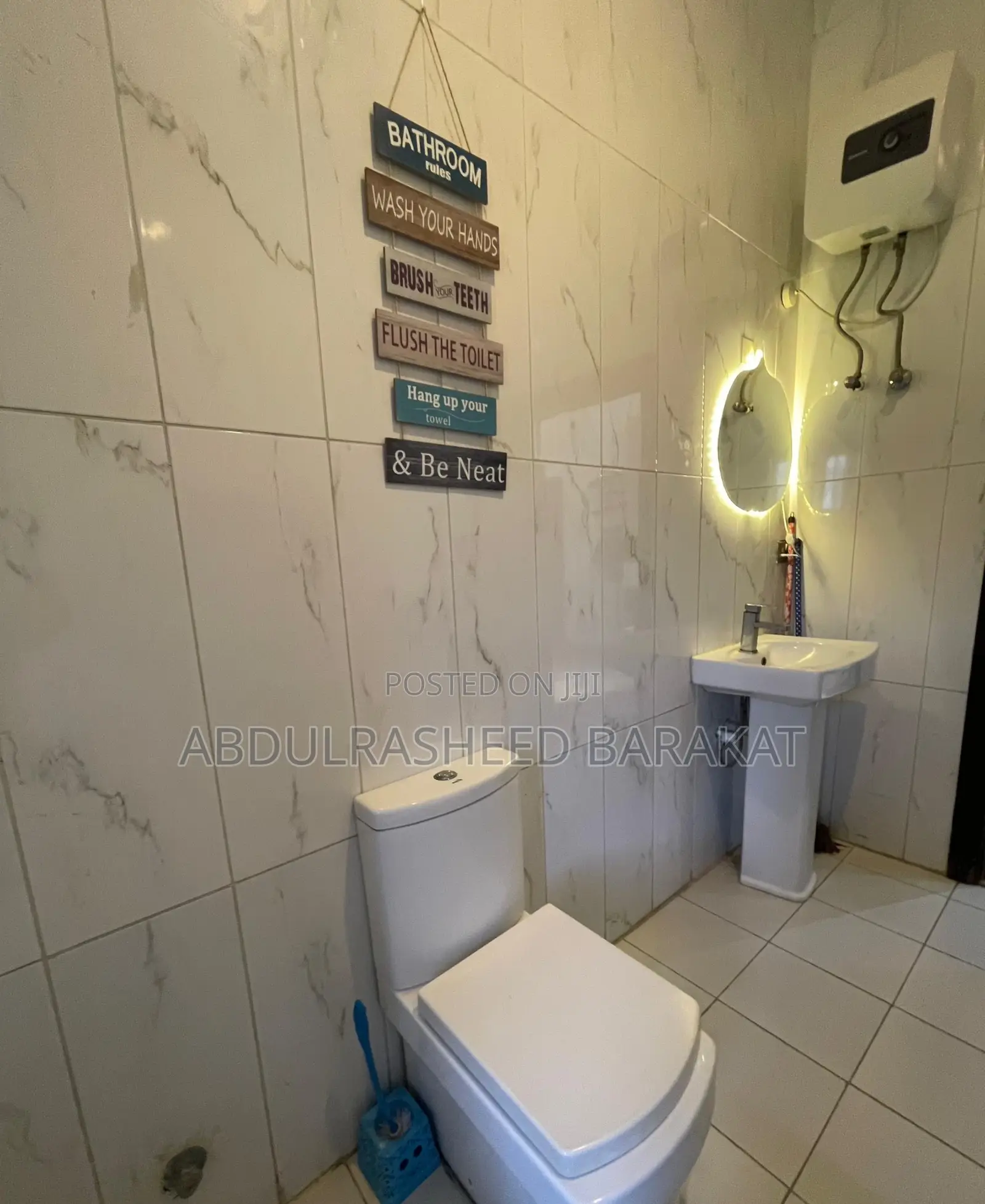 Luxury Studio Apartment With Pool and Gym Bathtub