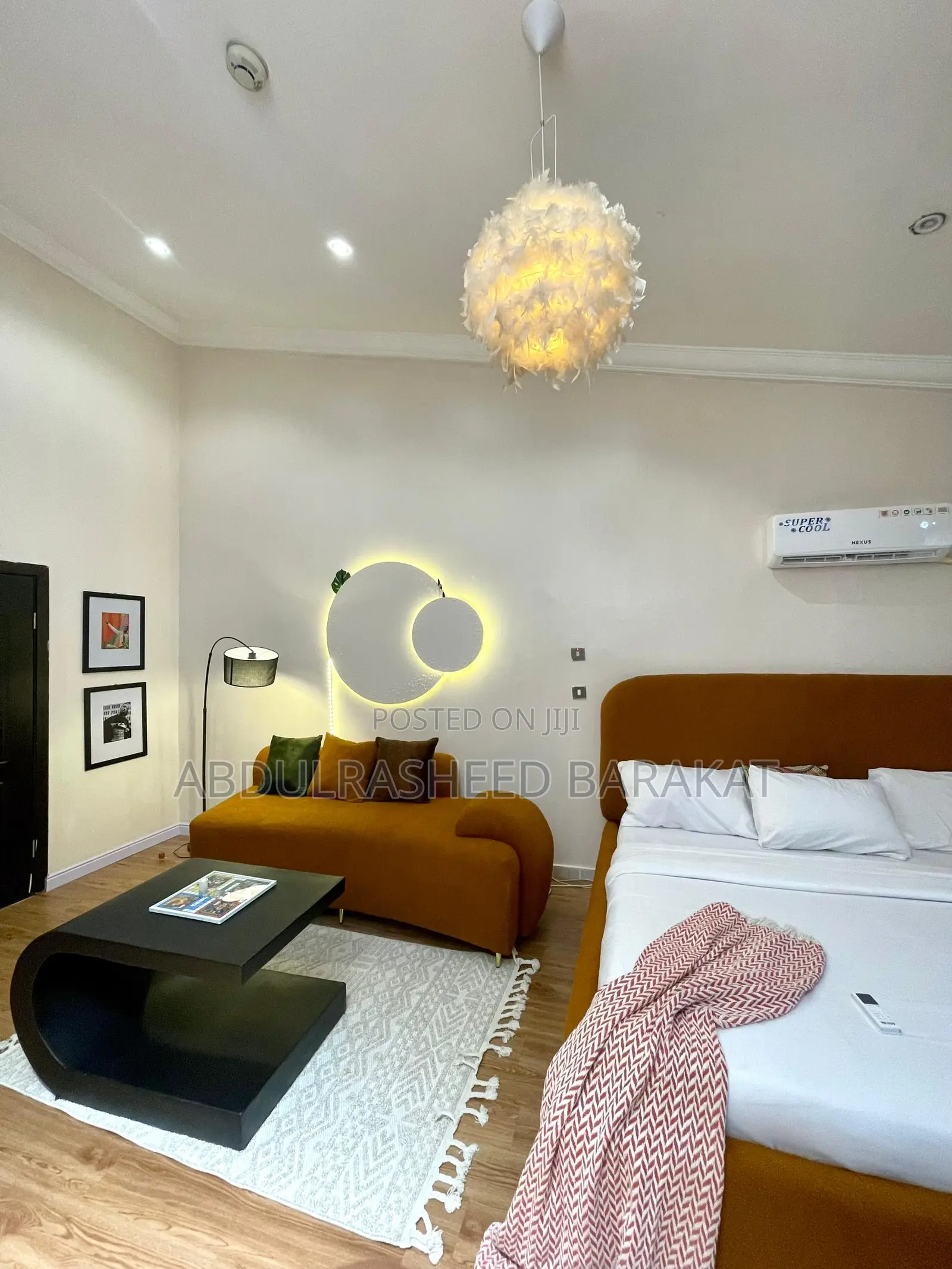 Luxury Studio Apartment With Pool and Gym Bathtub