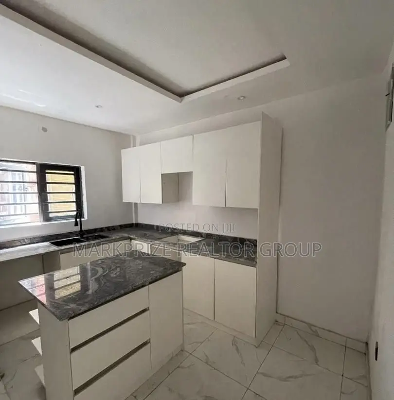 3bdrm Apartment in Yaba Lagos for sale
