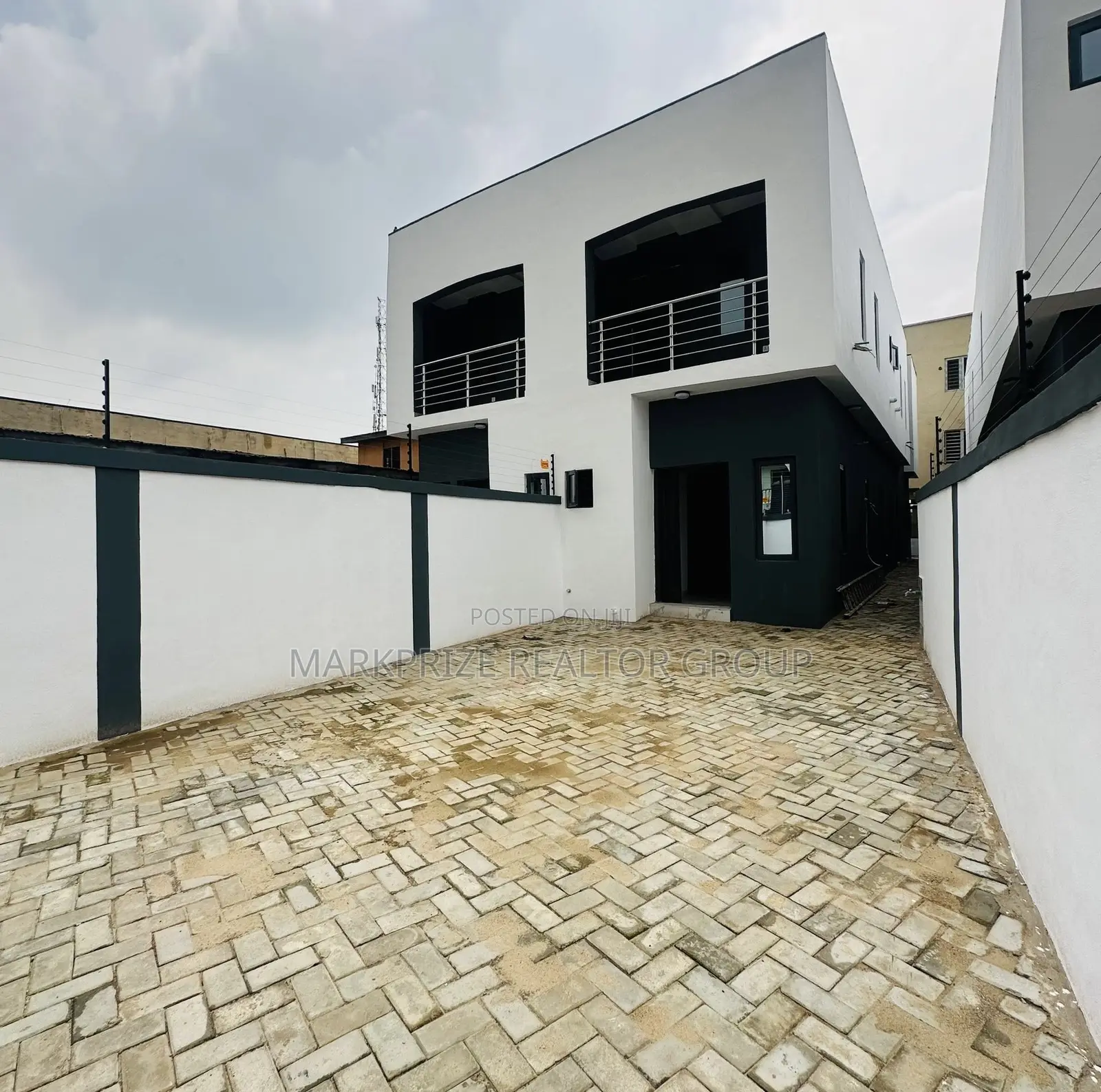 3bdrm Duplex in Olowora Magodo Lagos for sale