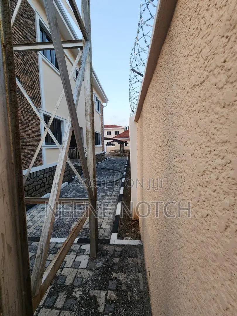 Furnished 4bdrm Duplex in Royal Estate, Apo Resettlement for rent