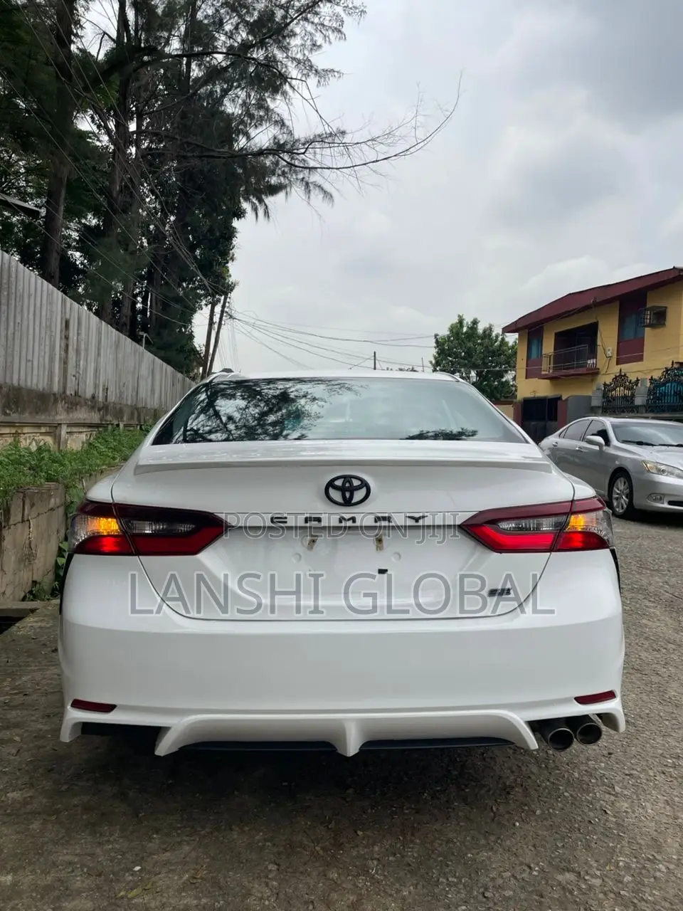 Toyota Camry SE 2022 White