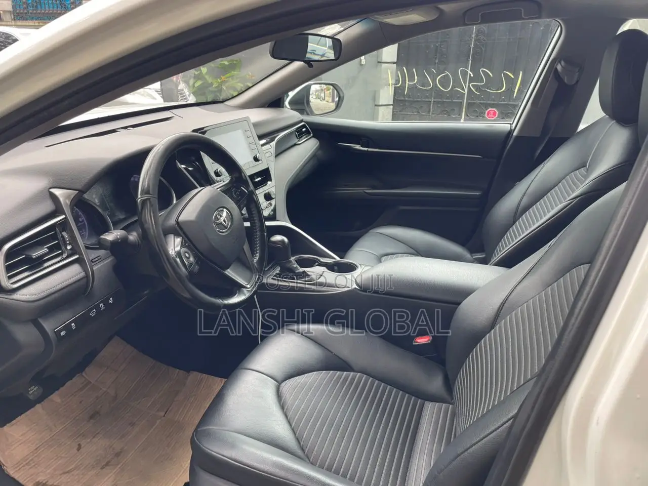 Toyota Camry SE 2022 White