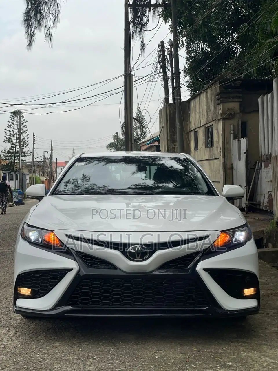 Toyota Camry SE 2022 White