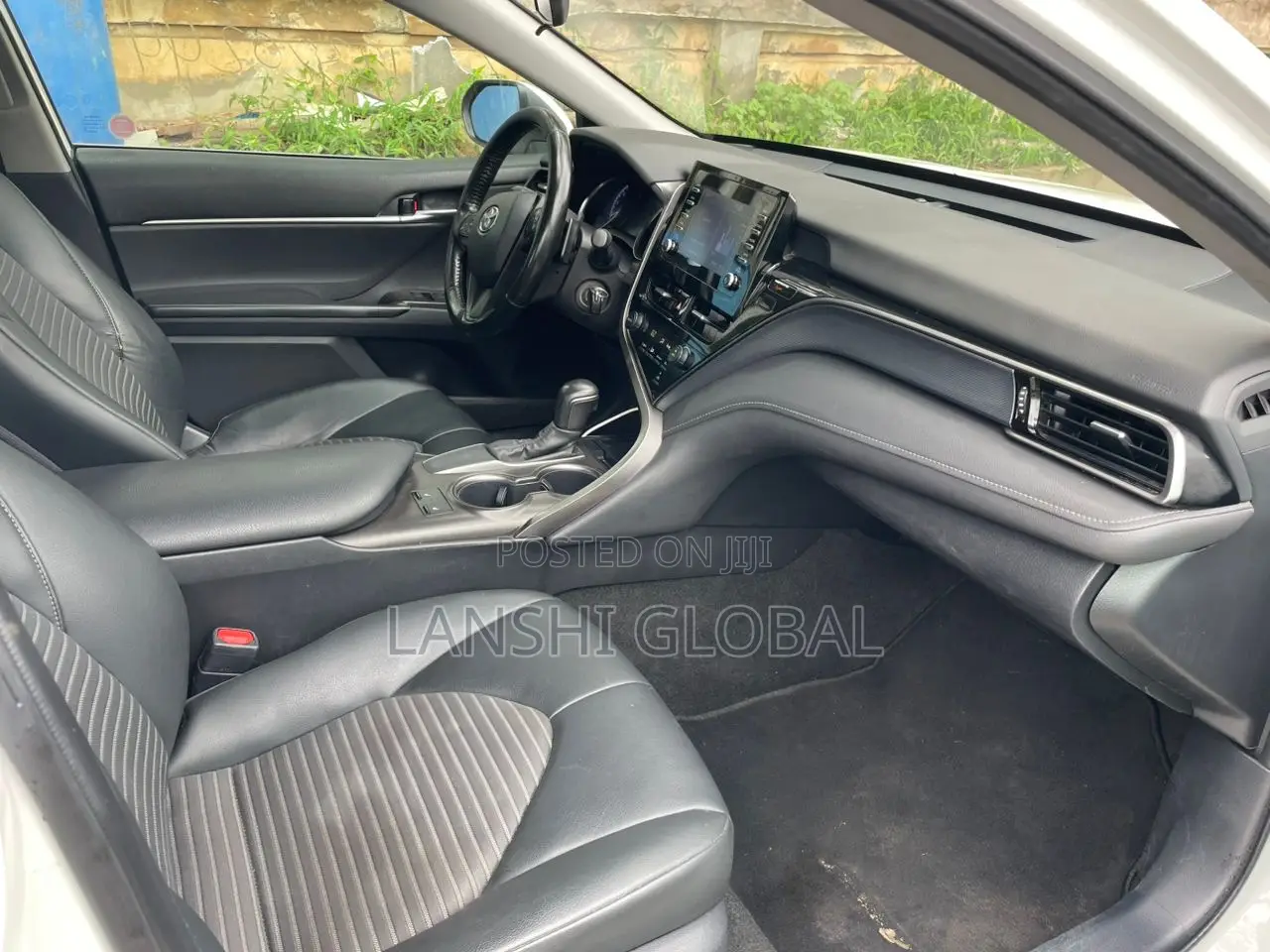Toyota Camry SE 2022 White