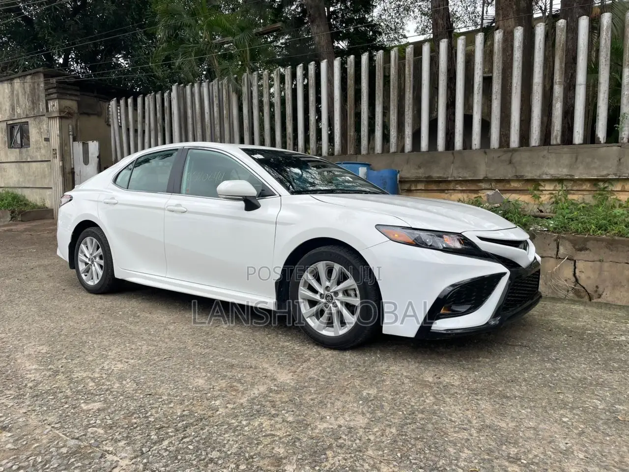 Toyota Camry SE 2022 White