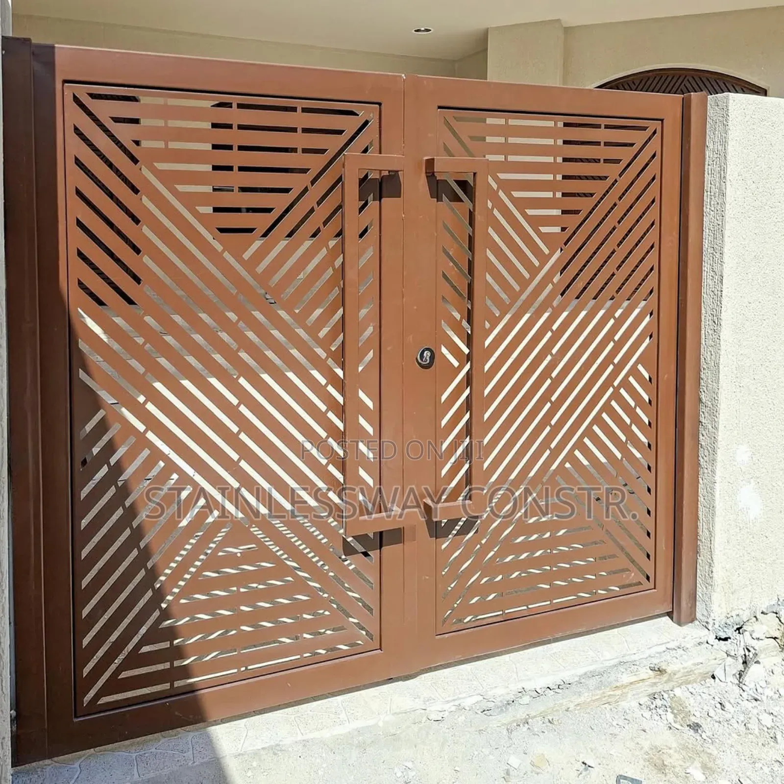 Stripe Strape Gate Design