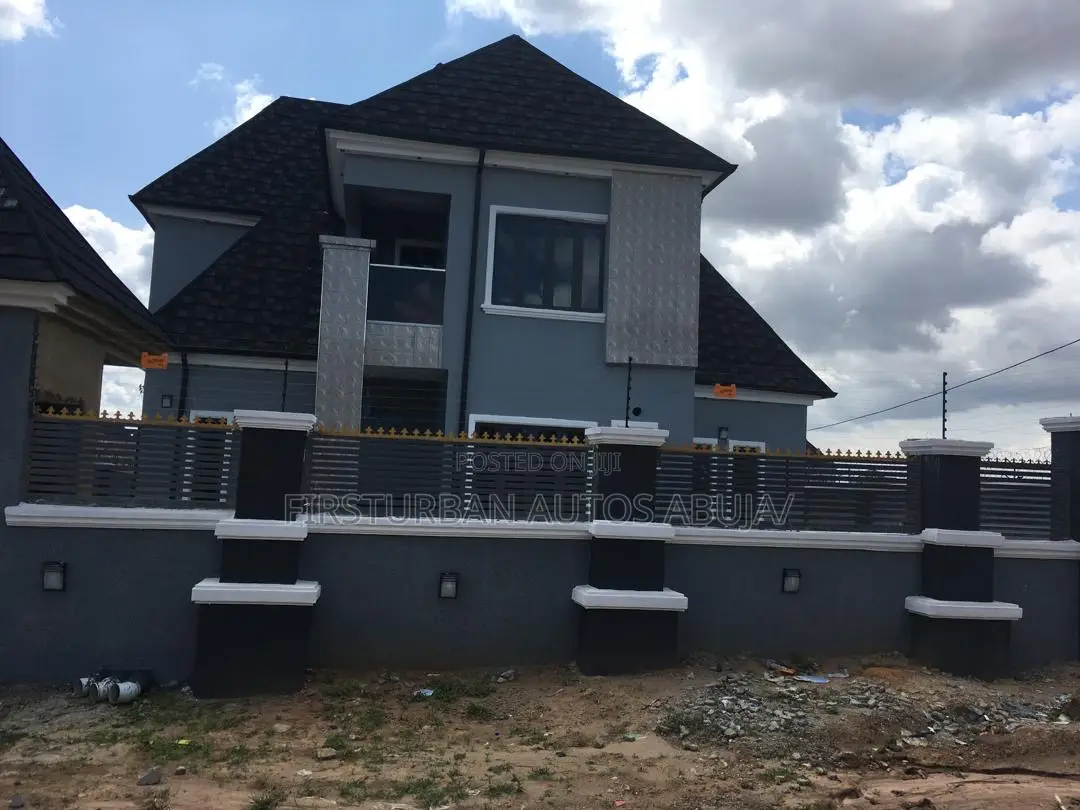 4bdrm Penthouse in Unity Estate, Pyakasa for sale