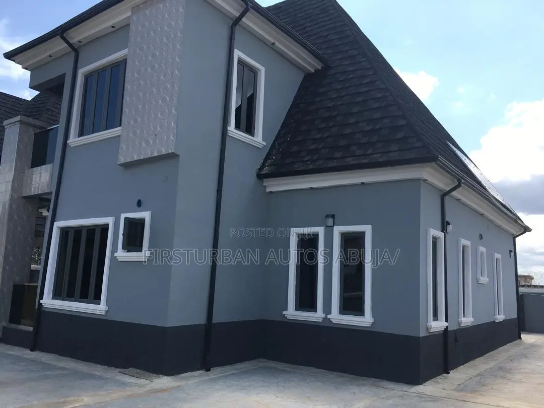 4bdrm Penthouse in Unity Estate, Pyakasa for sale