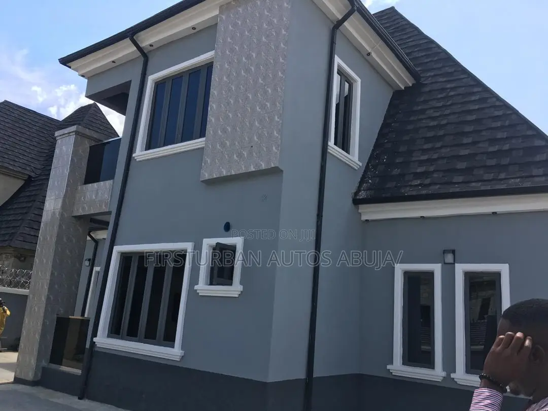 4bdrm Penthouse in Unity Estate, Pyakasa for sale