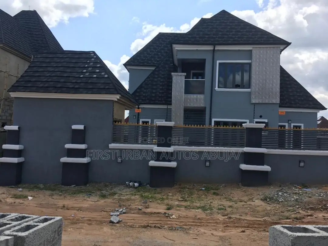 4bdrm Penthouse in Unity Estate, Pyakasa for sale