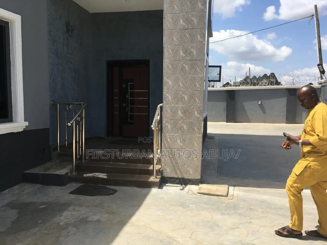 4bdrm Penthouse in Unity Estate, Pyakasa for sale