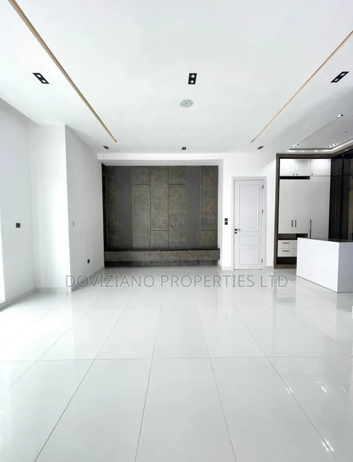 5bdrm Duplex in Ikota for sale