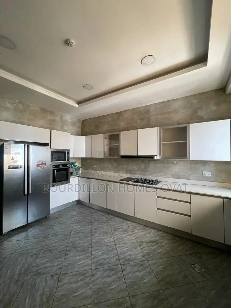 4bdrm House in Banana Island for rent