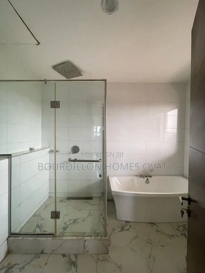 4bdrm House in Banana Island for rent