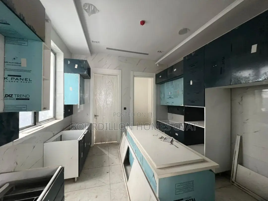5bdrm Duplex in Banana Island for sale
