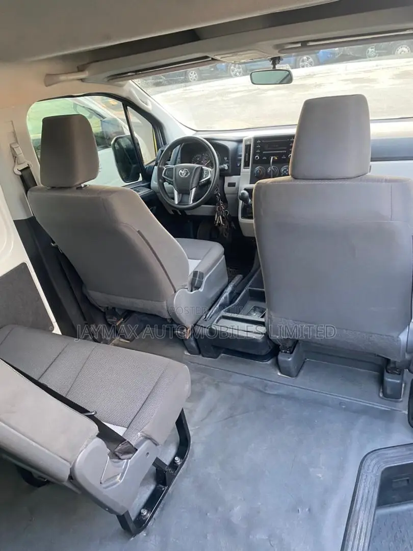 Toyota HiAce 2022 White