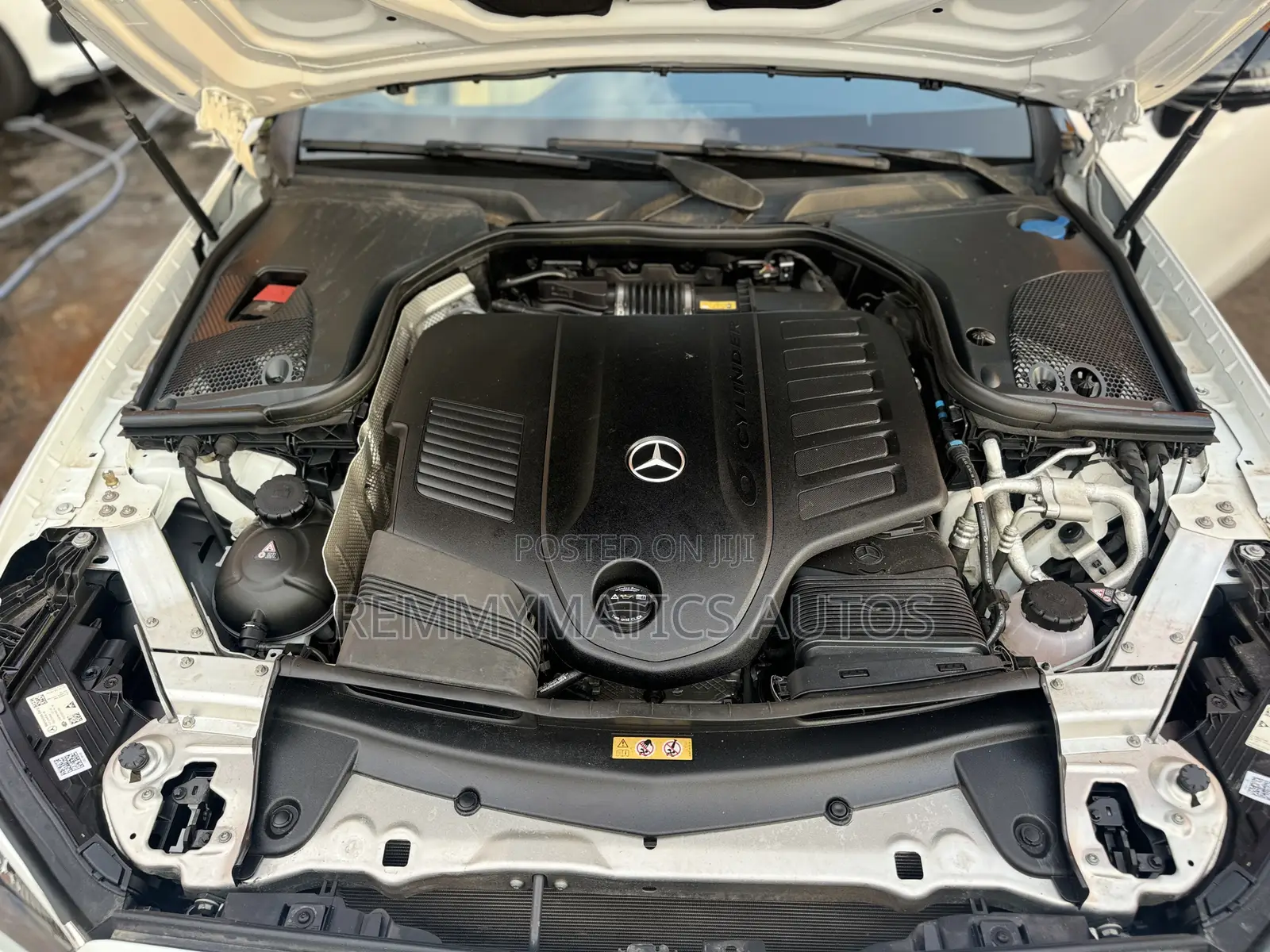 Mercedes-Benz E450 2023 White