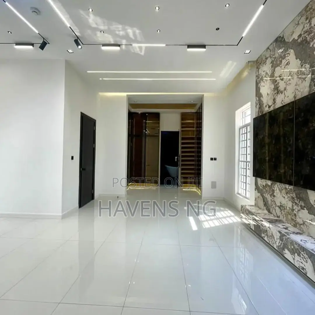 5bdrm Duplex in Lekki Phase 1 for sale