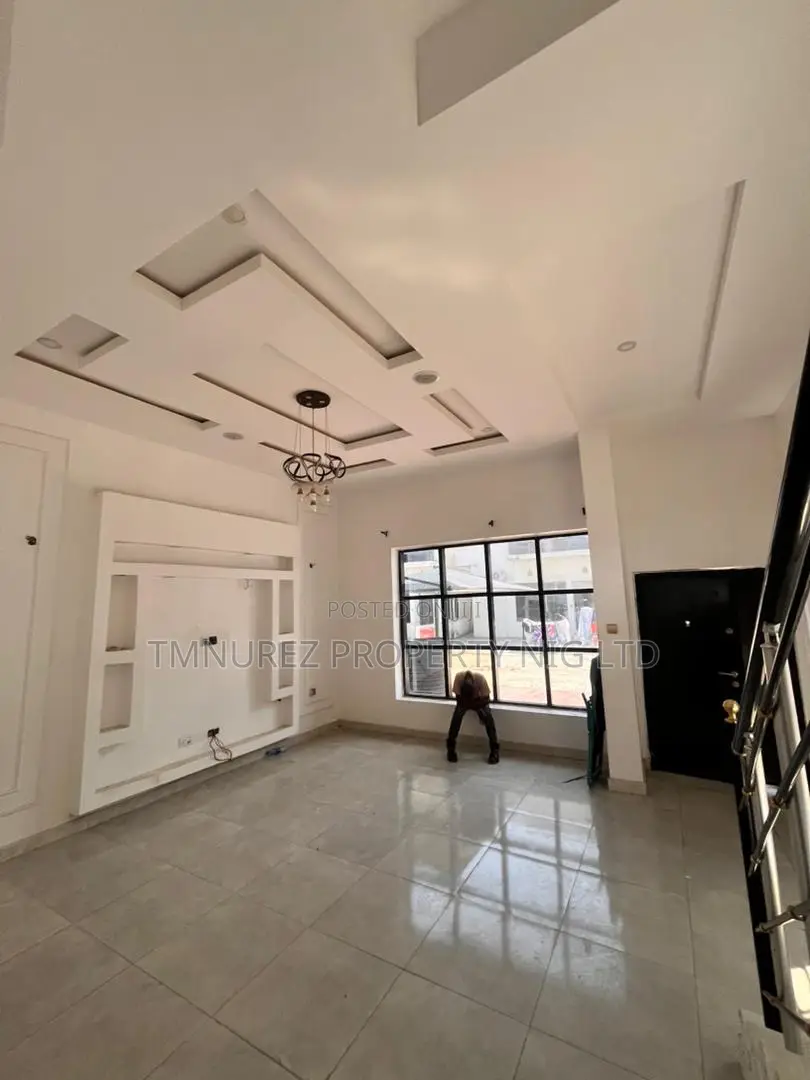 4bdrm Duplex in Ikota for rent