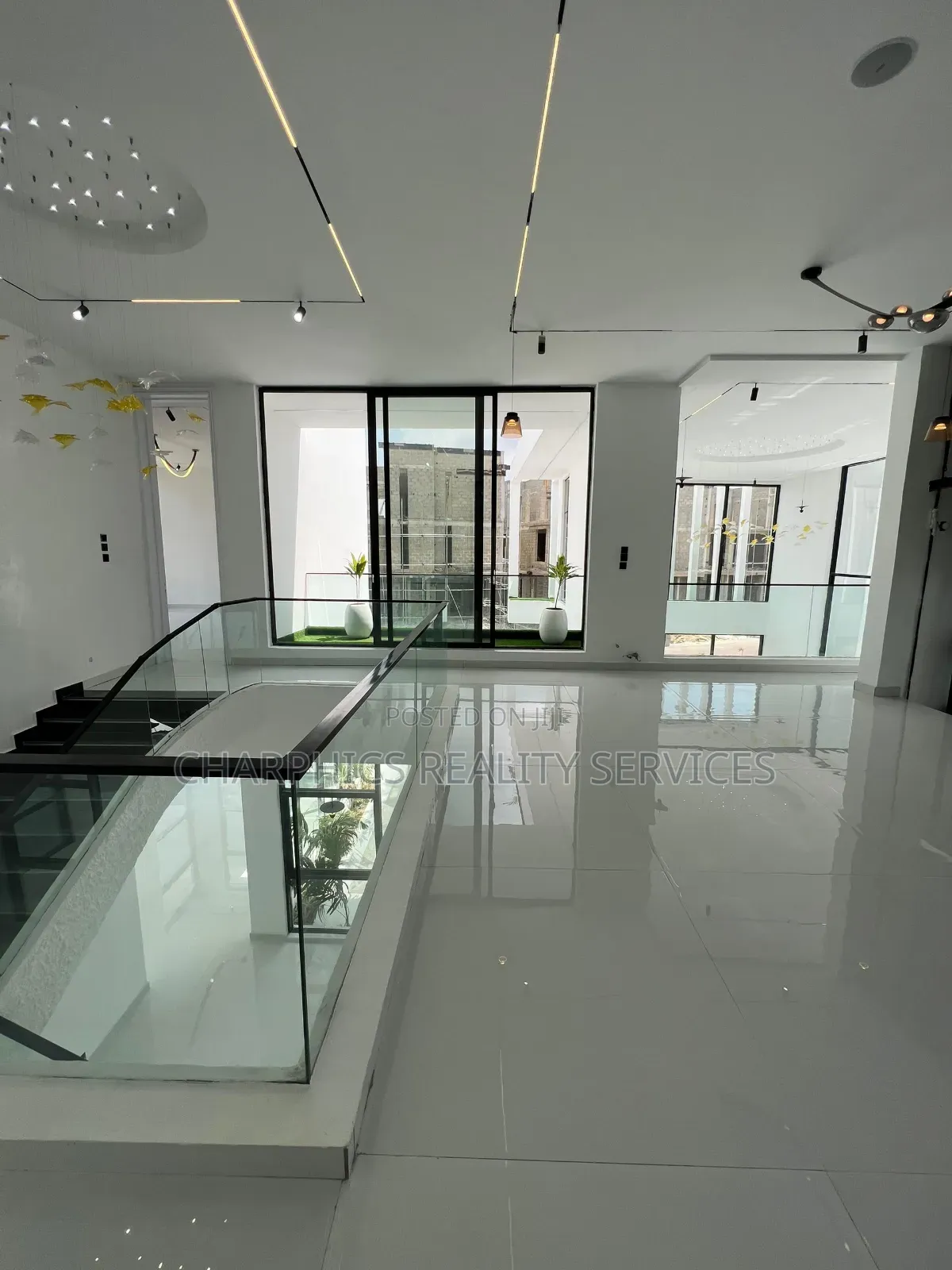 5bdrm Mansion in Osapa london for sale