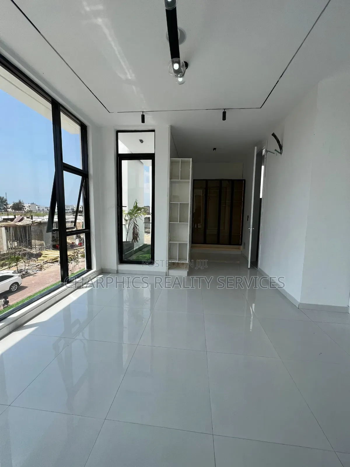 5bdrm Mansion in Osapa london for sale