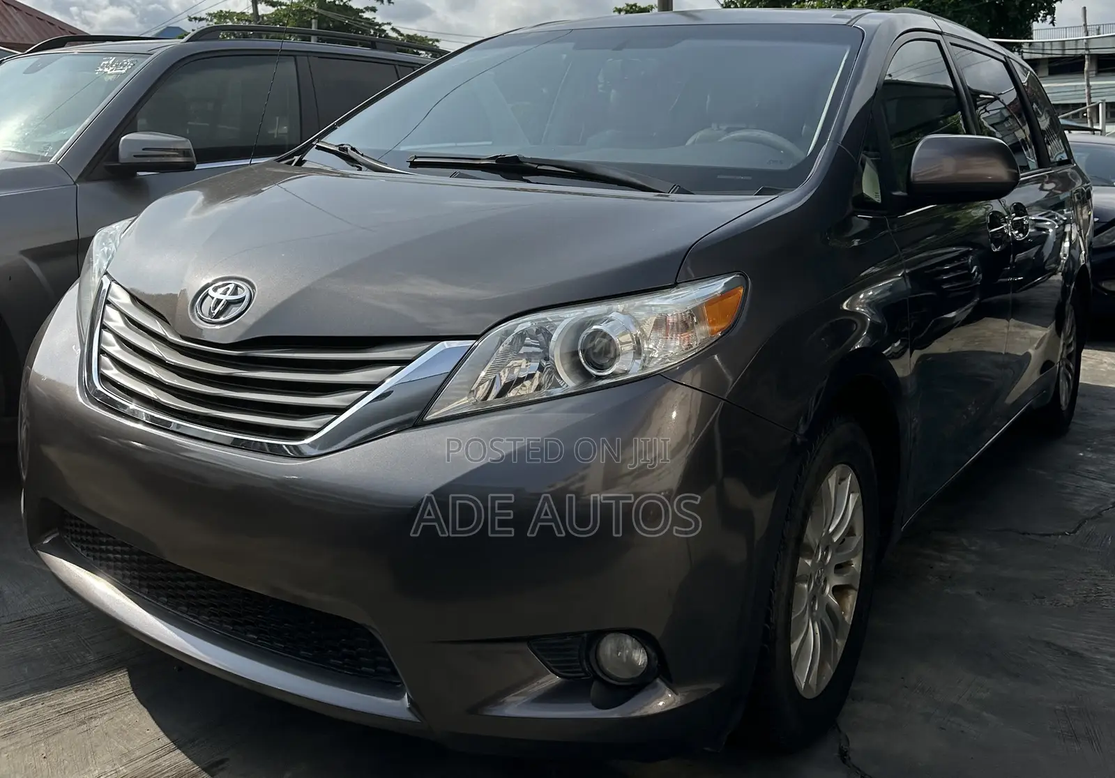 Toyota Sienna XLE AWD 7-Passenger 2013 Gray