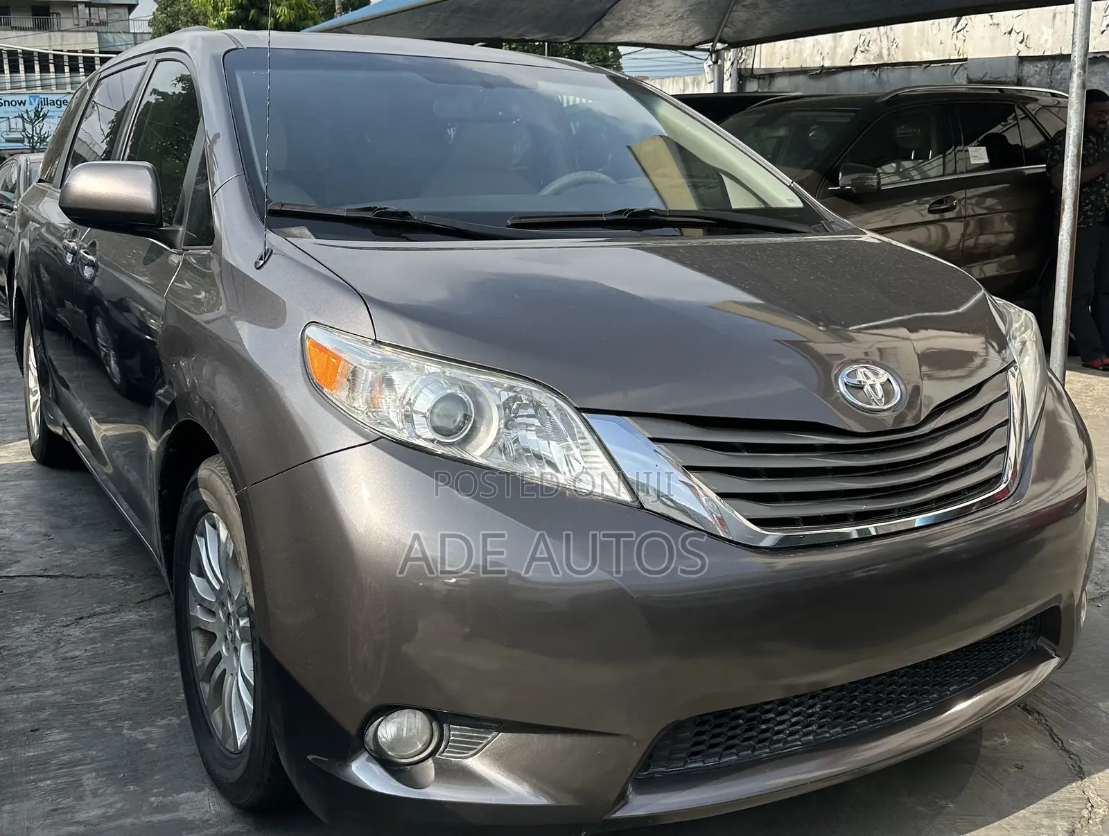 Toyota Sienna XLE AWD 7-Passenger 2013 Gray
