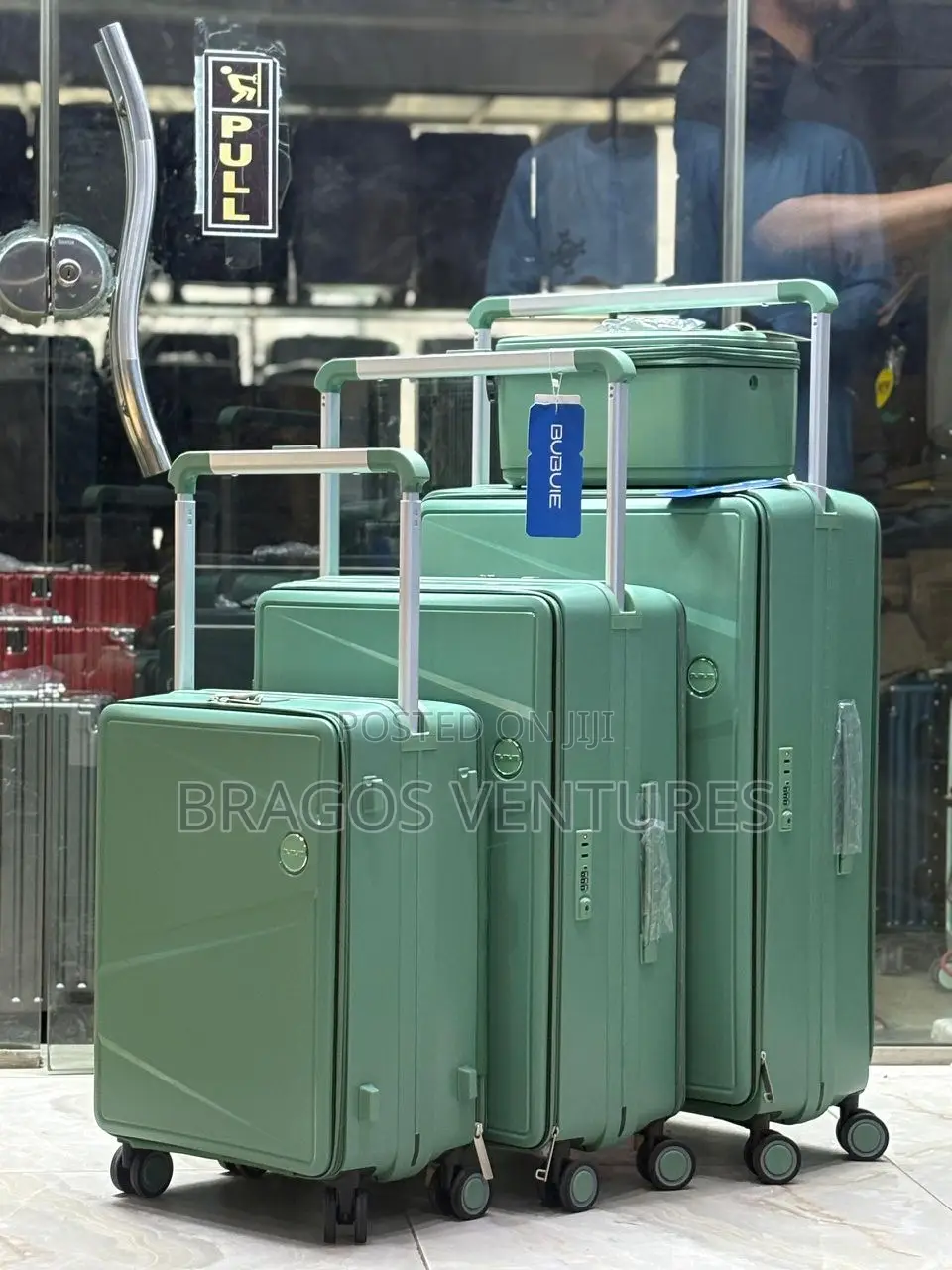 Top Quality Set of 4pc Including a Kit Boxes/Luggage