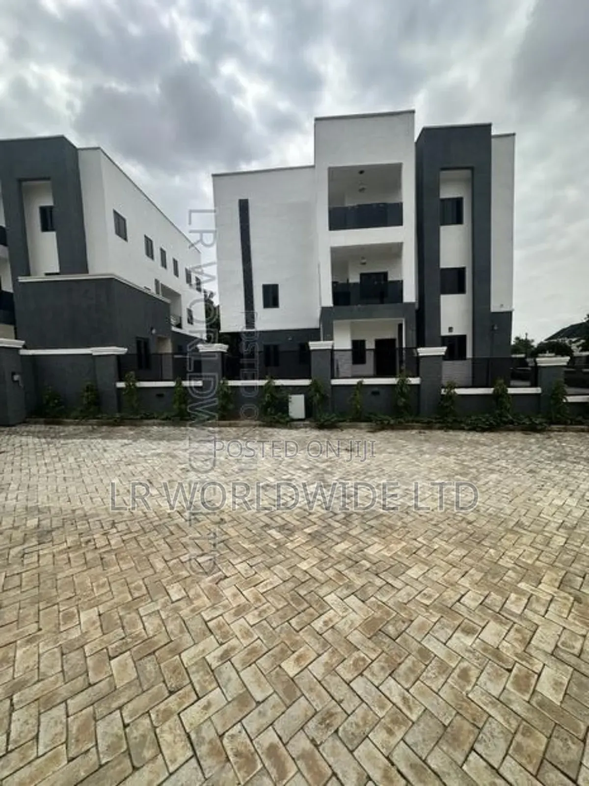 7bdrm Mansion in Kaura for sale
