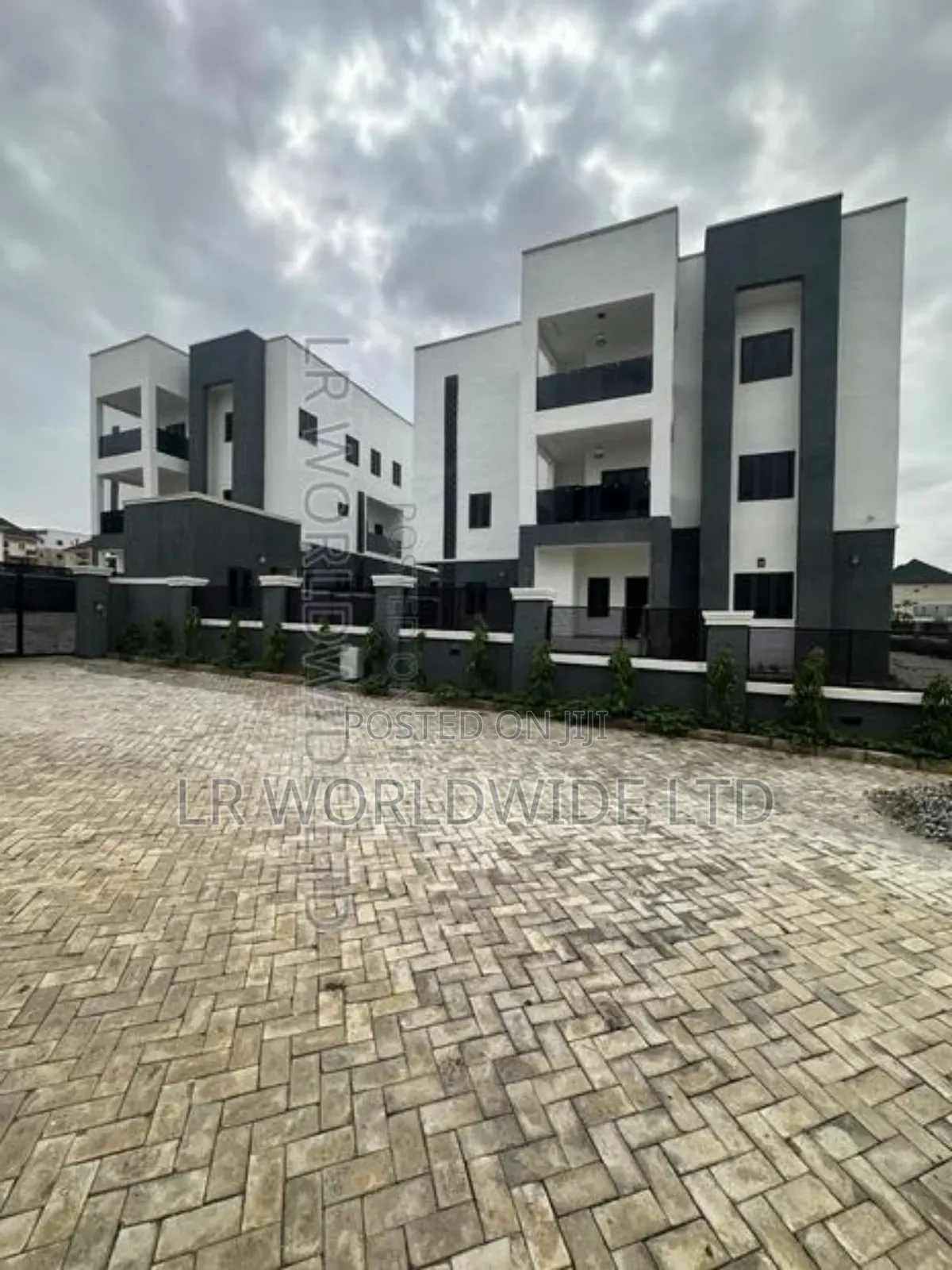 7bdrm Mansion in Kaura for sale