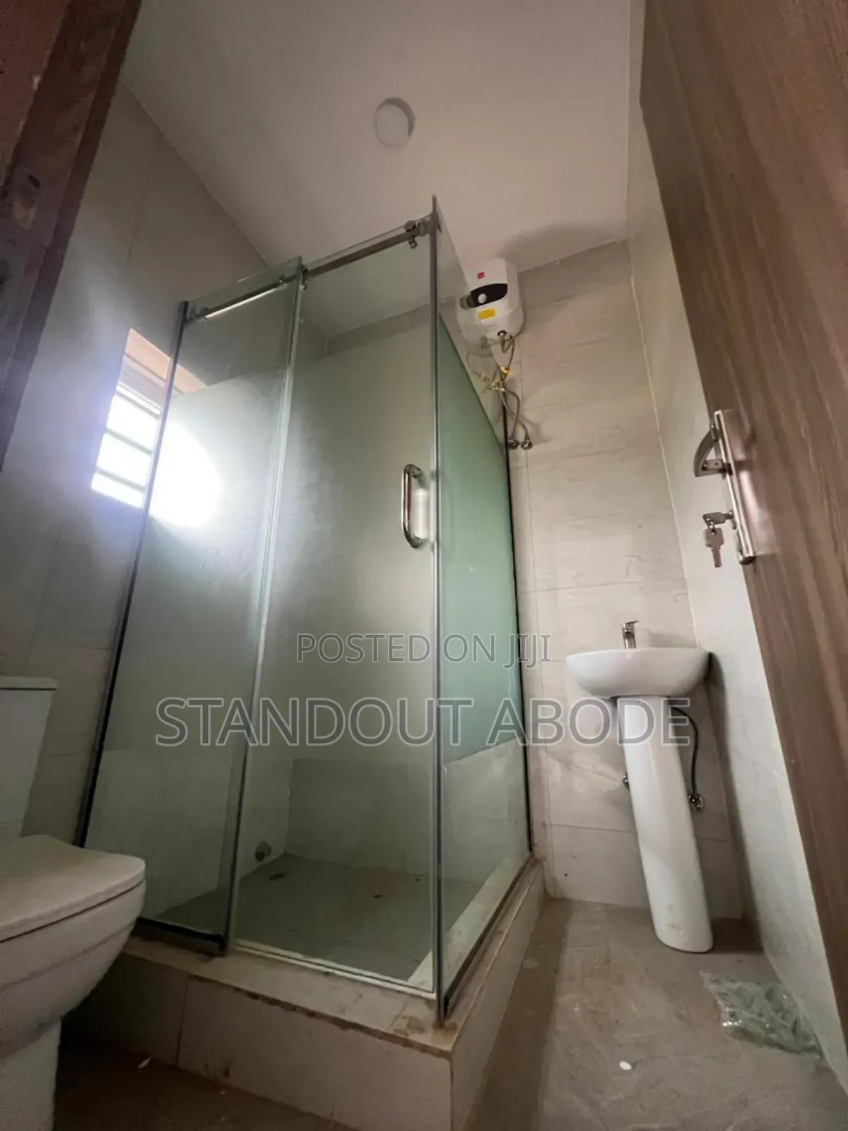 4bdrm Duplex in In An Estate, Akowonjo for sale