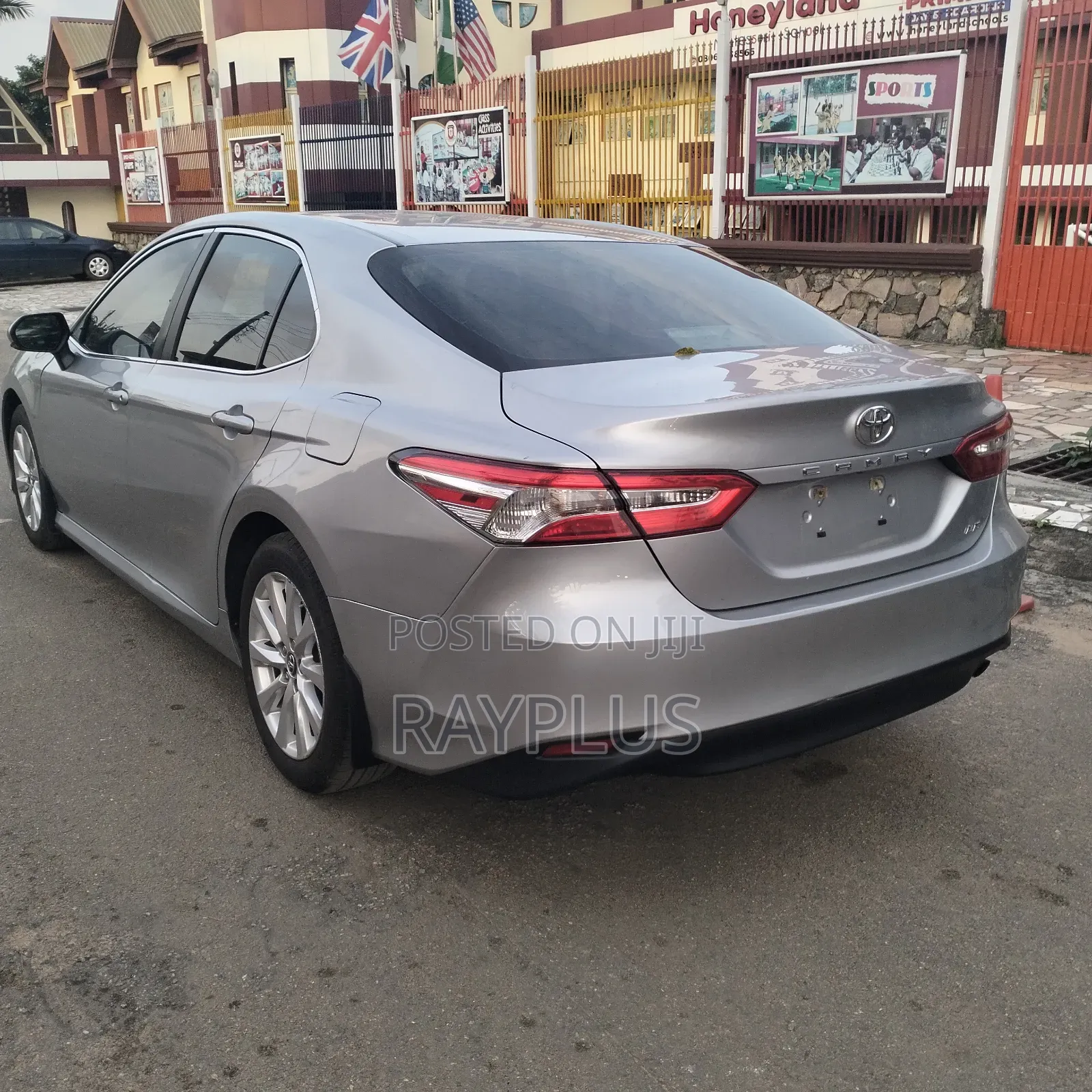Toyota Camry LE FWD (2.5L 4cyl 8AM) 2018 Silver