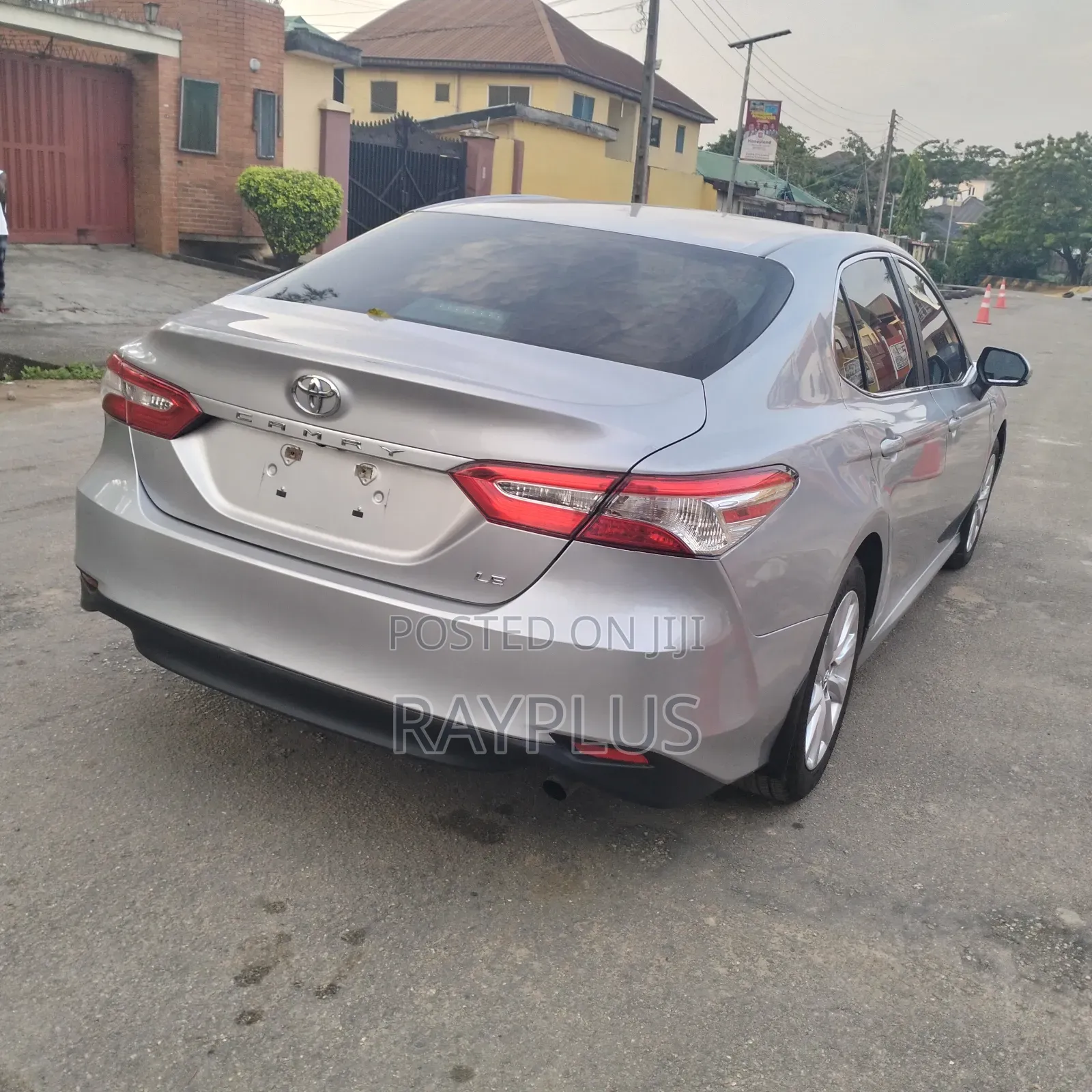 Toyota Camry LE FWD (2.5L 4cyl 8AM) 2018 Silver