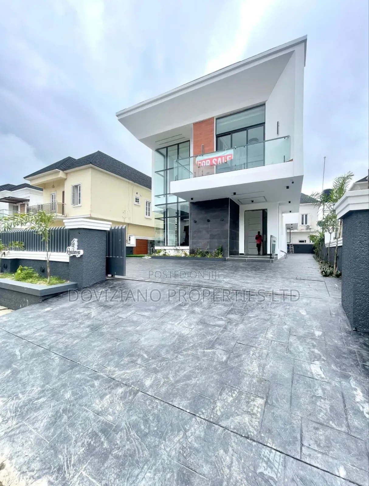 5bdrm Duplex in Ikota for sale