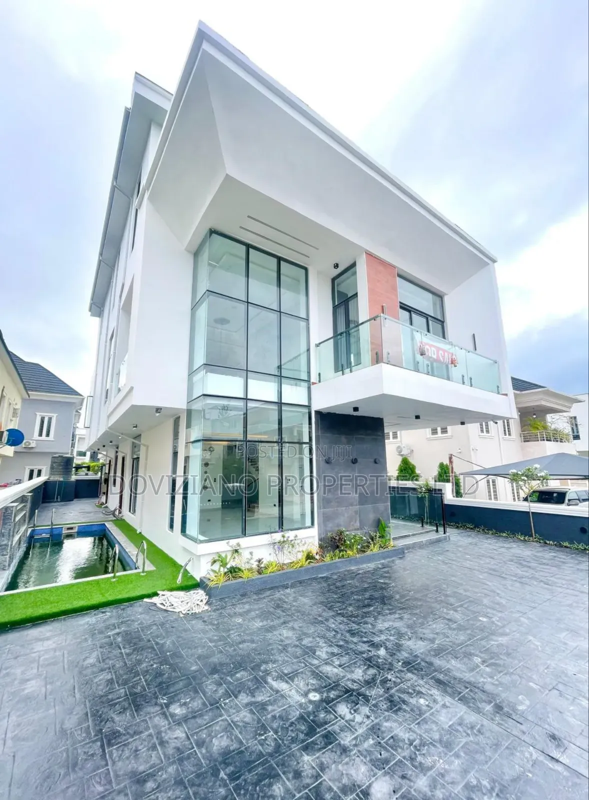 5bdrm Duplex in Ikota for sale
