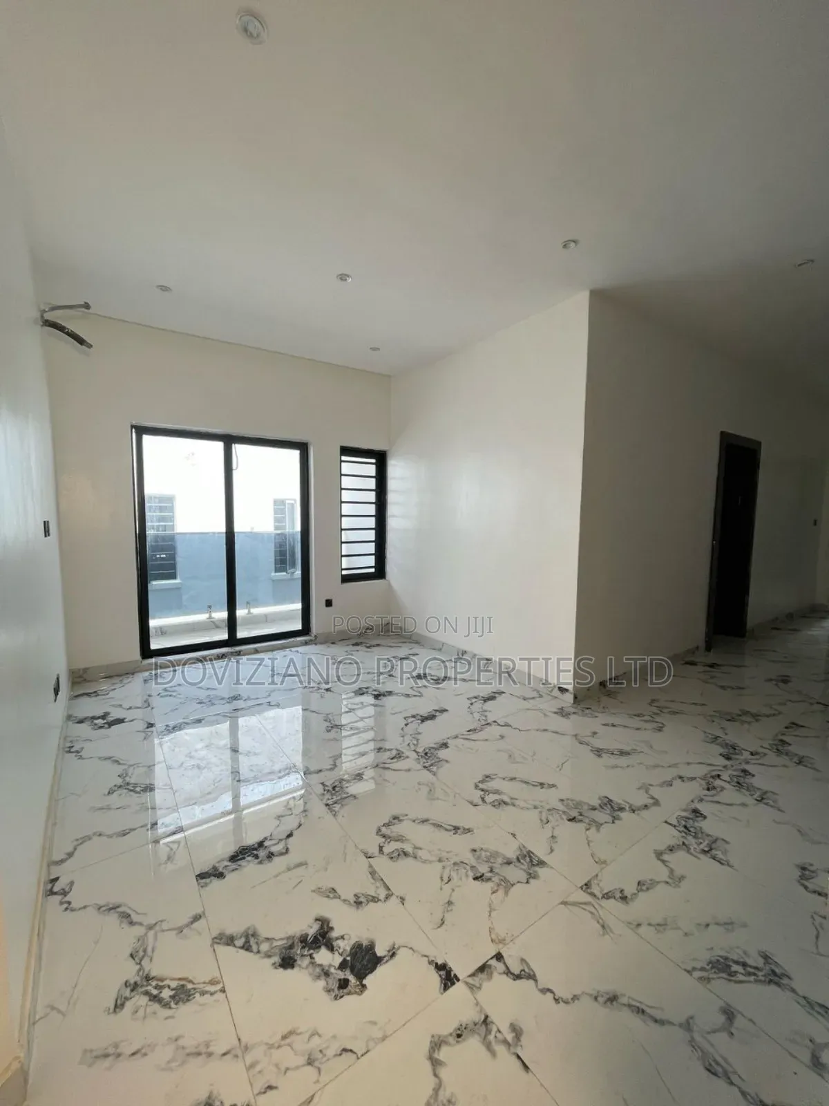 5bdrm Duplex in Ikota for sale