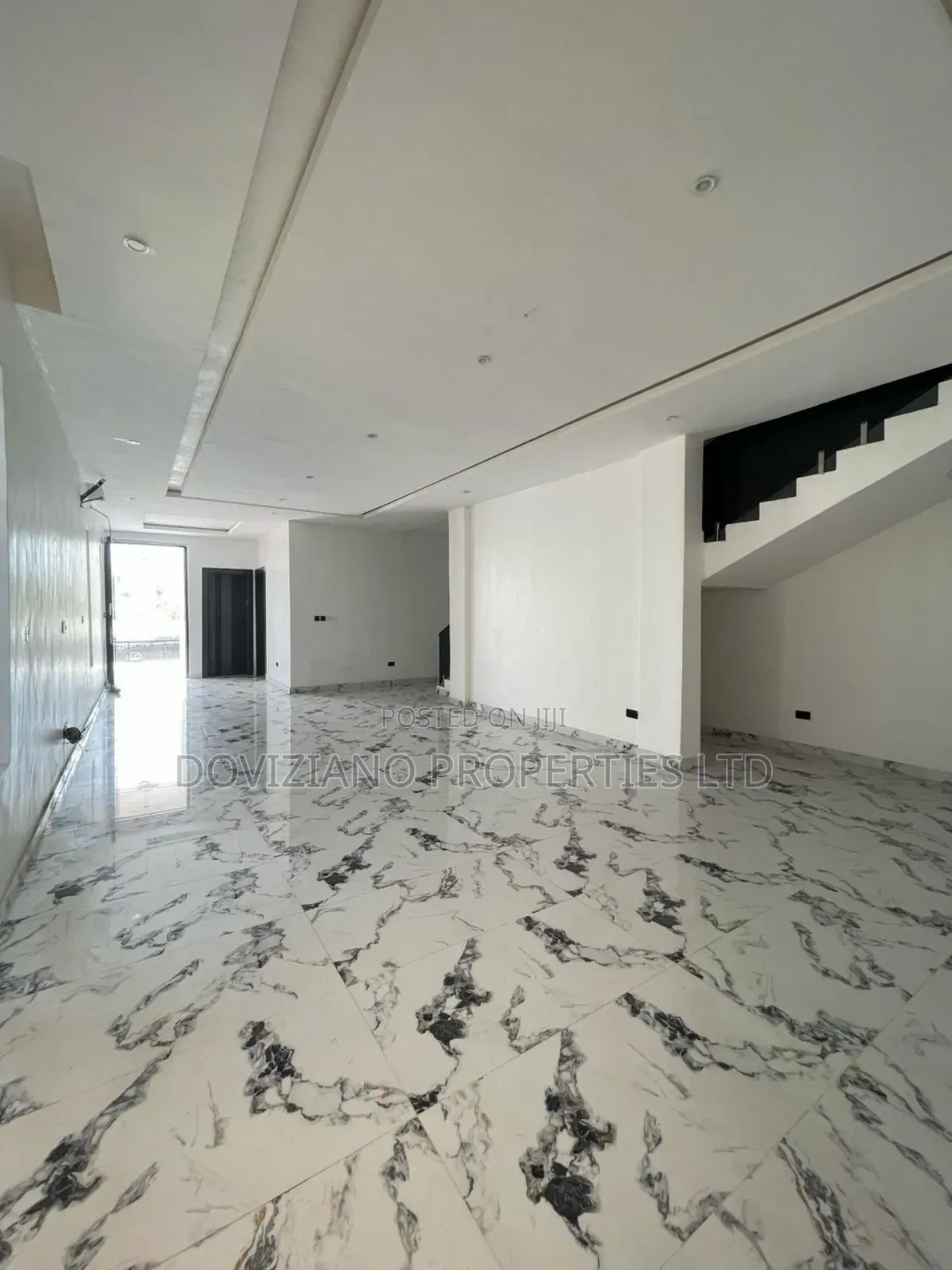 5bdrm Duplex in Ikota for sale